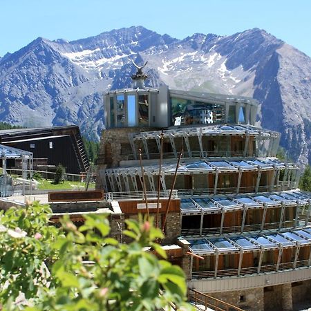 Hotel Shackleton Mountain Resort Сестриере Экстерьер фото