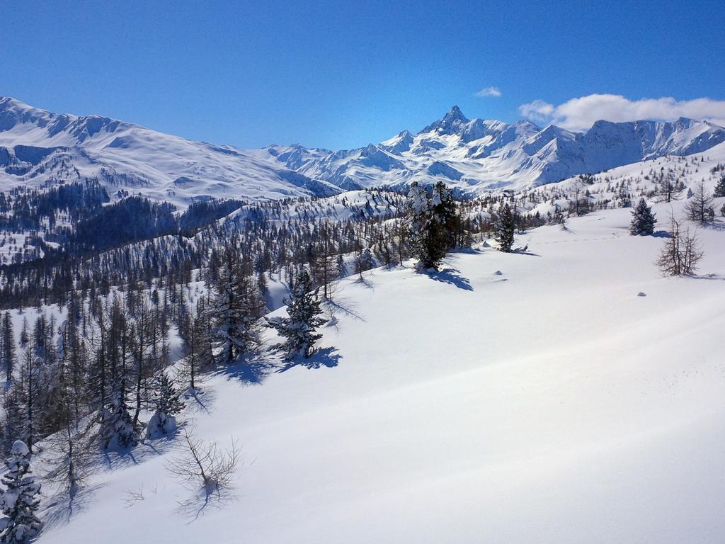 Hotel Shackleton Mountain Resort Сестриере Экстерьер фото