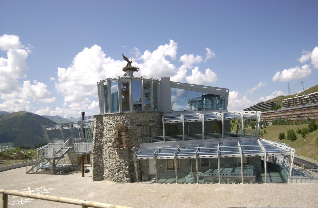 Hotel Shackleton Mountain Resort Сестриере Экстерьер фото