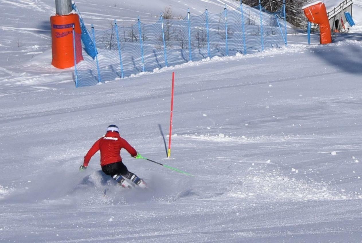 Hotel Shackleton Mountain Resort Сестриере Экстерьер фото